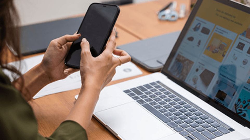 Utilisation d’un smartphone pour un achat en ligne