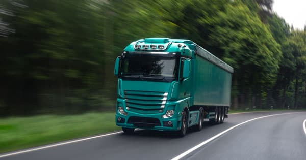 Poids lourds électriques, la réglementation accélère mais le marché freine encore